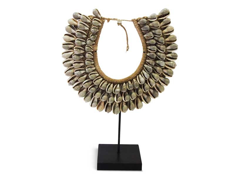 Decorative Shell Necklace - Grey Decorative Shell Necklace - Grey
