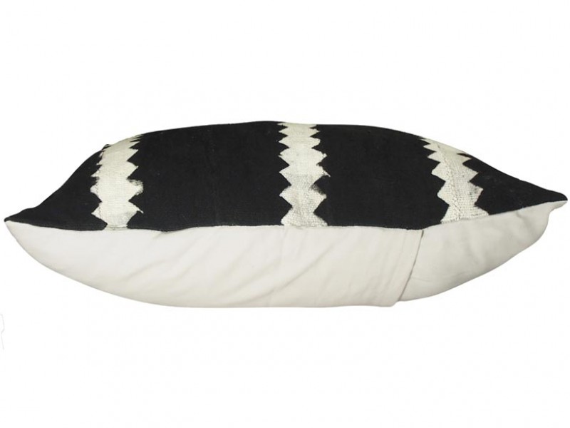lumbar-black-white-triangles-side lumbar-black-white-triangles-side
